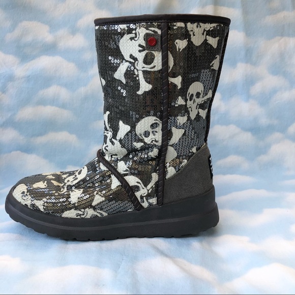I Heart Ugg Skull Sequin Boots size 7. - Picture 2 of 15